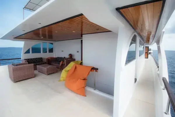princess-dhonkamana-liveaboard-maldives-outdoorsaloon