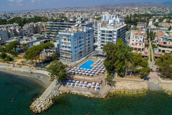 חופשת שחייה בקפריסין לימסול , בריכה וים (12)