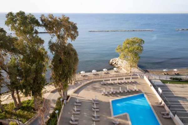 חופשת שחייה בקפריסין לימסול , בריכה וים (4)